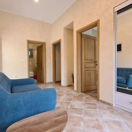 House 2118 פרוי